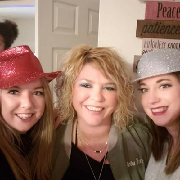 Meet your Posher, Shannon - Picture 2 of 2